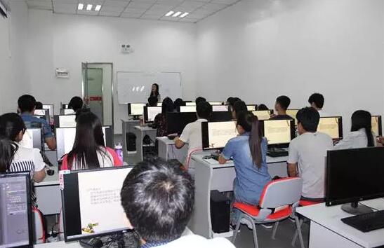 云和数据:时不我待 为想改变命运的有志青年开启一扇门