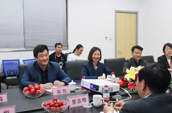 1556607745226287.jpg 配图7 河南现代教育科技集团领导莅临云和数据指导工作.jpg