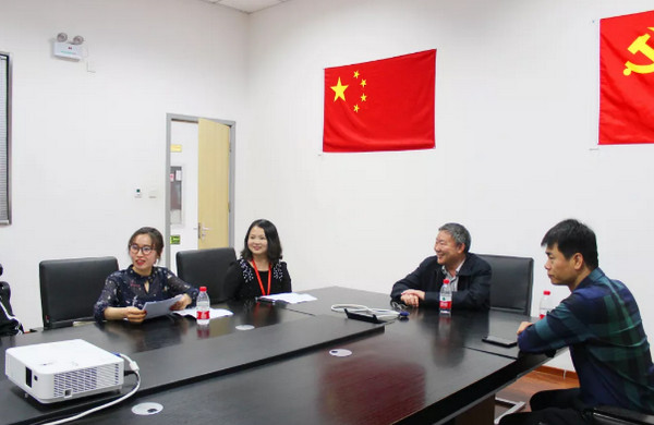 1558317555338773.jpg 配图5 郑州理工职业学院领导莅临云和数据参观交流.jpg